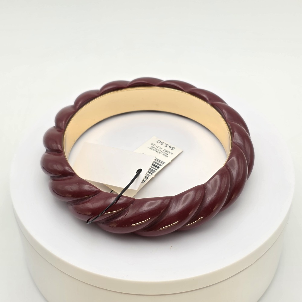 New! CHICO'S Bria Cranberry Bracelet Resin‎ Acrylic Bangle Gold Tone New W Tags - Picture 7 of 9
